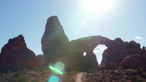 Arco de torreta en el Parque Nacional Arches — Vídeo de stock