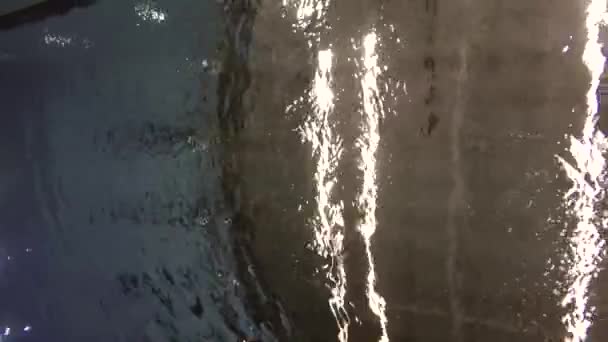 Поверхность бассейна с потолком — стоковое видео