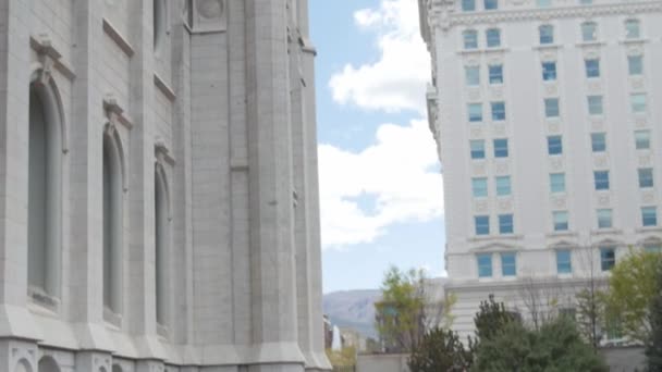 Família caminhando pela Praça do Templo em Salt Lake City — Vídeo de Stock