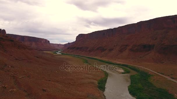 Buttes és folyó közelében Moab, Utah — Stock videók