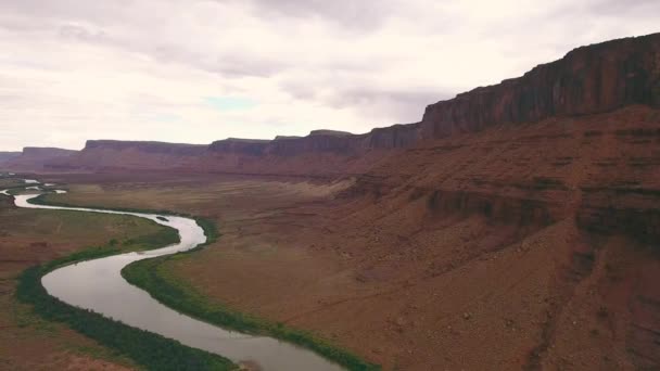 Buttes och floden nära Moab Utah — Stockvideo