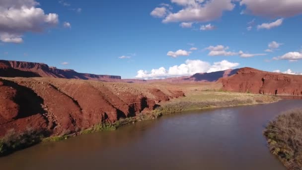 Luftaufnahme Über Dem Colorado Fluss Der Wüste — Stockvideo