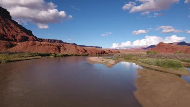 Dolly Aérea Disparado Acima Rio Colorado Deserto — Vídeo de Stock