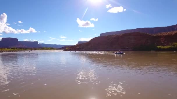 Aerial People Floating Colorado River Dry Desert — Stock Video