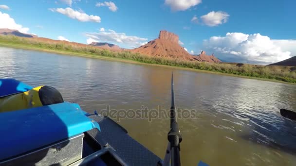 Chlapec Kajaku Řece Colorado Poblíž Koláčky — Stock video