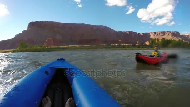 Familia Kayaks Río Colorado Cerca Moab Utah — Vídeos de Stock