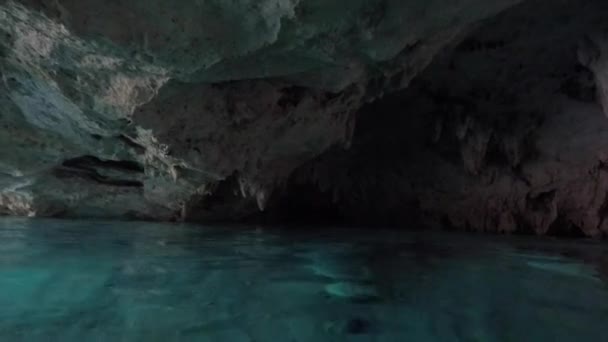 Uvnitř Jeskyně Underground Vodou — Stock video