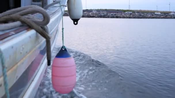Slow Motion Grote Vissersboot Cruises Margaree Haven Cape Breton — Stockvideo