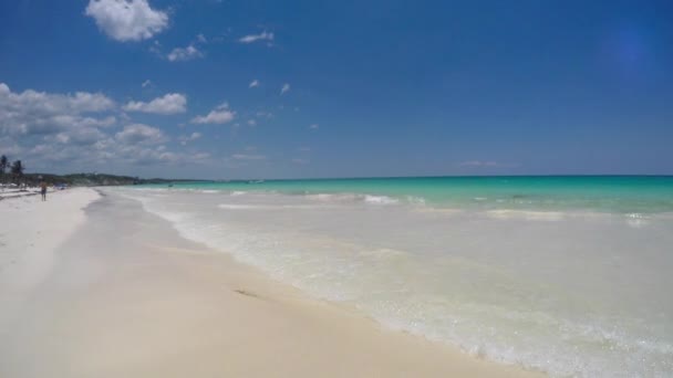Tulum Meksika Için Bir Plajda Yürüyüş Turist — Stok video