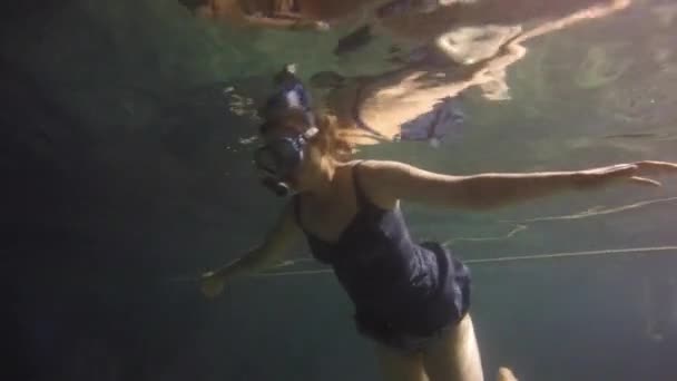 Underwater Shot Woman Swimming Cool Cenote Mexico — Stock Video