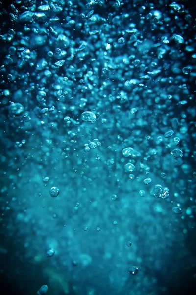 Dalgıç tarafından yaptı hava yükselen kabarcıklar