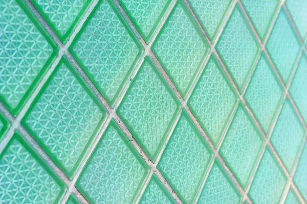 Fenêtre en brique de verre décorative et brillante comme texture ou pour l'arrière-plan. Le mur. Contexte géométrique . — Photo