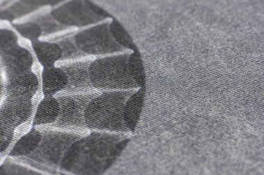 Siyah ve beyaz arka plan bir yumuşak Tekstil malzemesinden. Doğal dokulu kaplama kumaş