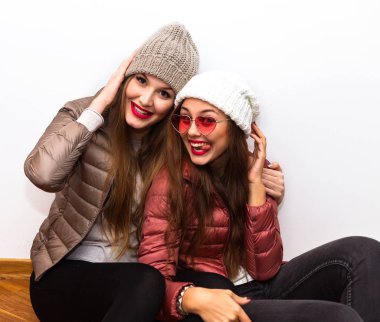 Birlikte ayakta, eğlenmek kızlar