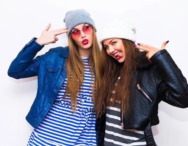 Portrait of pretty teen happy friends — Stock Photo, Image