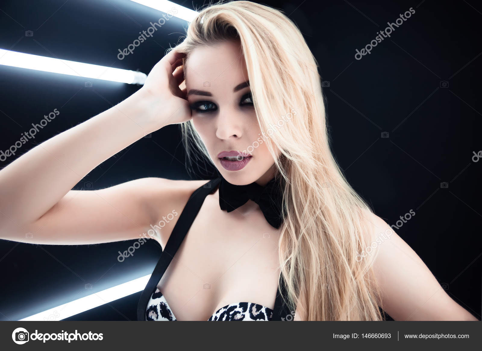 Beautiful sexy woman with big bust and cleavage wearing black bra and  panties ilustração do Stock