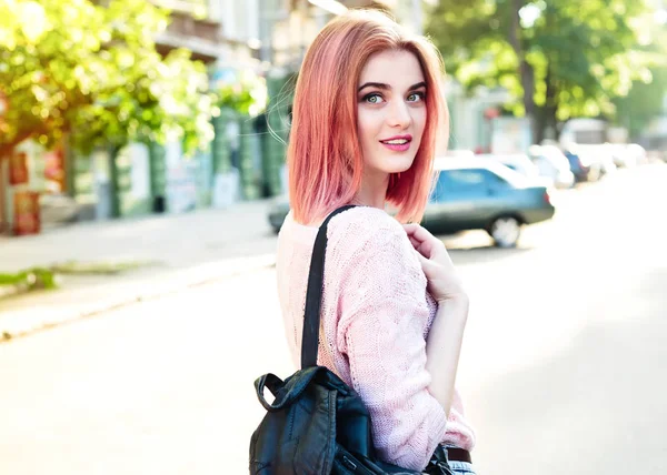 Engraçado Legal Bonito Menina Hipster Bonita Andando Rua Desgaste Casual — Fotografia de Stock