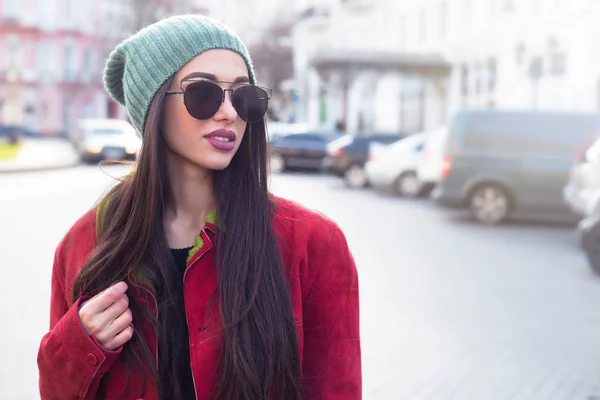 Mooie Brunette Sexy Toeristische Meisje Lopen Stad Straat Met Lange — Stockfoto