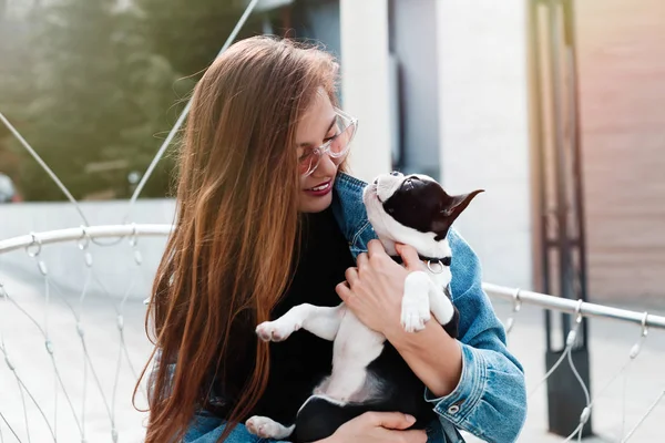 Beauty Woman Her Dog Playing Outdoors Happy Hipster Woman Playing — Stock Photo, Image