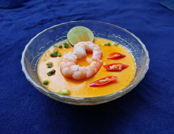 Cam kasede karidesli baharatlı yumurta.