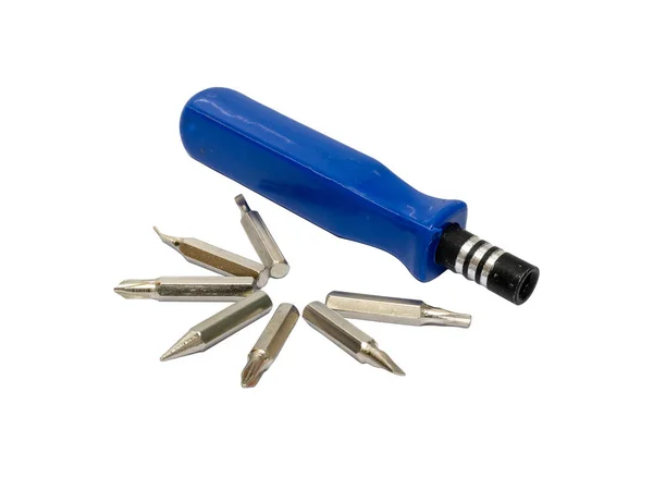 Küçük tornavida, kırpma yolu ile izole edilmiş beyaz arkaplan üzerindeki plastik kutuda ayarlandı