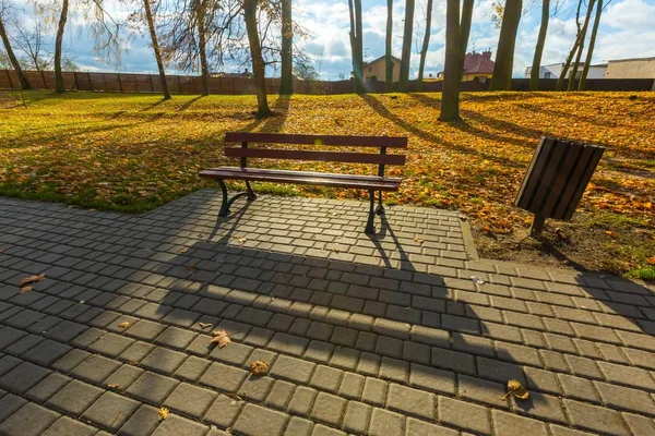 Herfst Eritreërs in kleine Poolse stad — Stockfoto