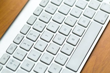 Beyaz Kablosuz alüminyum klavyesini kapat 