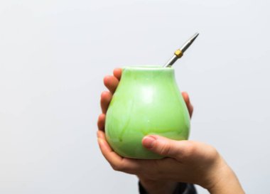 Tanınmayan kadın içme yerba dostum