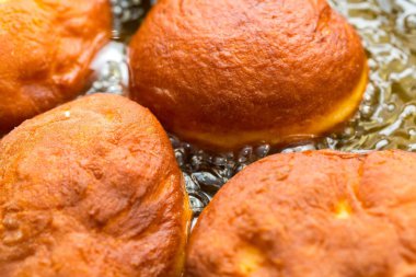 Derin yağ kızartma çörek