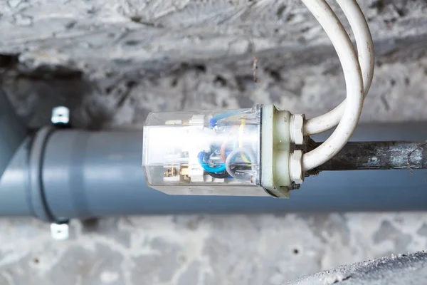 Controlador electrónico del tanque de agua en casa — Foto de Stock