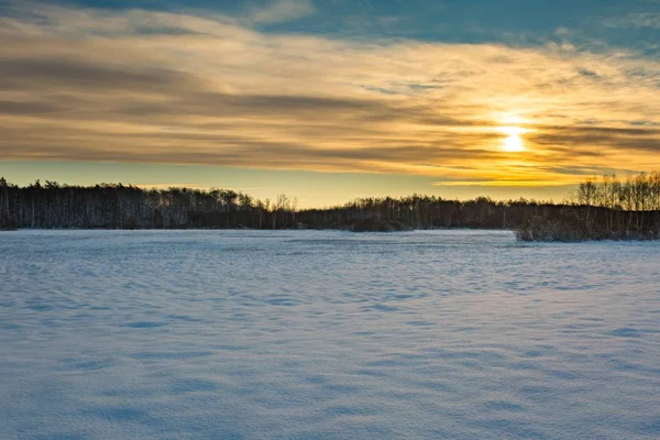 Sneeuw bedekt landschap van Pools. — Stockfoto