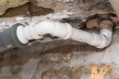 Kanalizasyon boruları ev Bodrum katında
