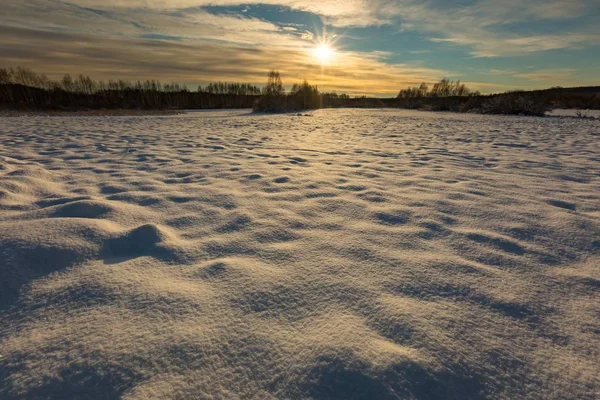 Schneebedeckte polnische Landschaft. — Stockfoto