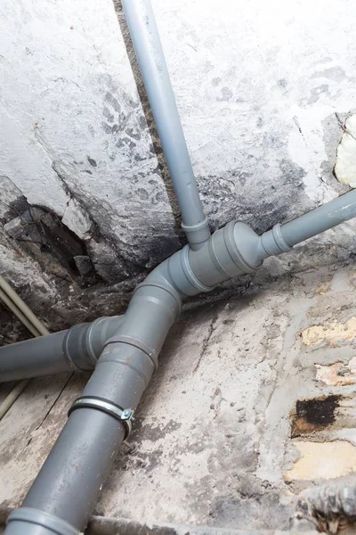 Kanalizasyon boruları ev Bodrum katında — Stok fotoğraf