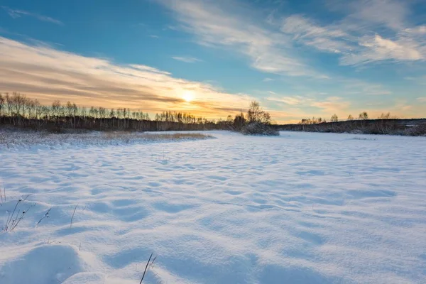 Snötäckta polska landskap. — Stockfoto