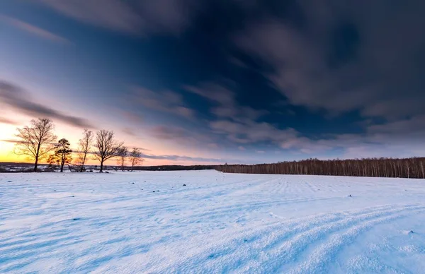 Hiver coloré après le coucher du soleil paysage — Photo