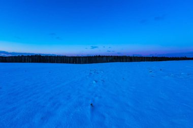 Renkli Kış günbatımı manzara sonra