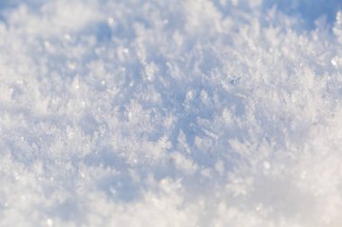 Kışın gerçek kar kalıpları yakın çekim.