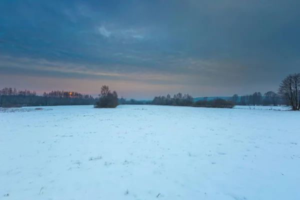 Polonês paisagem rural de inverno típico — Fotografia de Stock