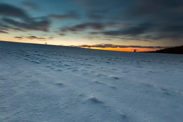 Bunte Winter nach Sonnenuntergang Landschaft — Stockfoto