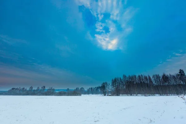 Paesaggio rurale invernale tipico polacco — Foto Stock