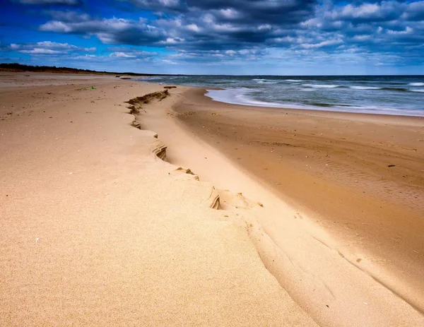 Bela praia do Báltico na primavera — Fotografia de Stock