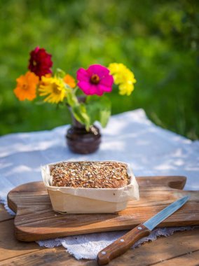 Lezzetli taze pişmiş ekmek içinde açık fotoğrafı