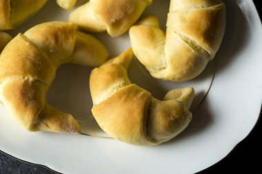 Taze pişmiş Maya kruvasan