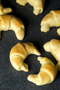 Taze pişmiş Maya kruvasan