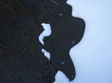 Kar ile nehir, yakın çekim