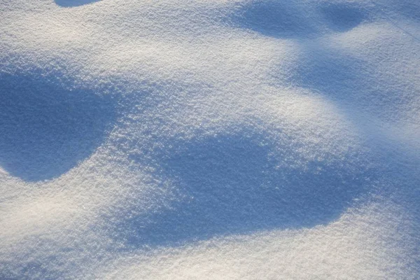 金色夕阳照亮美丽的雪花图案 — 图库照片