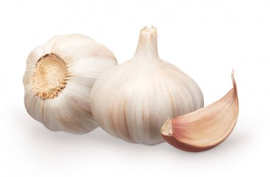 Yalancı sarımsak ve karanfil yanında bütün taze 