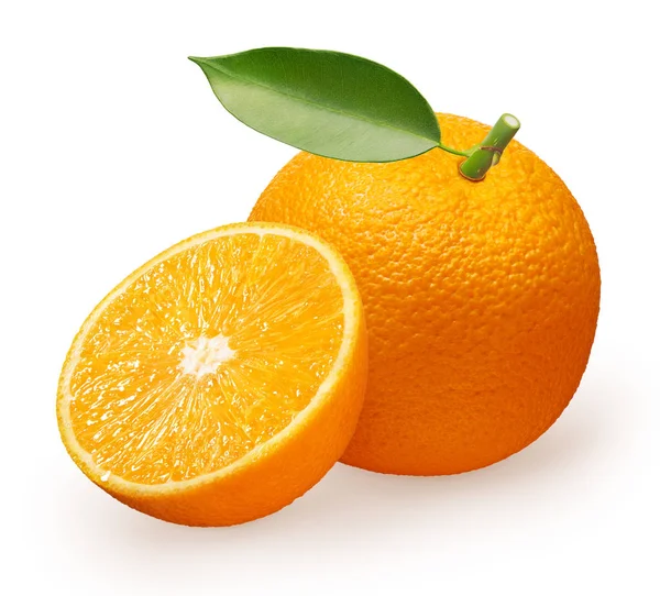 Ganze frische Orangenfrüchte mit grünem Blatt und der Hälfte — Stockfoto
