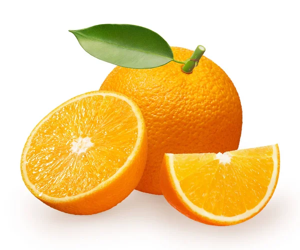 Ganze frische Orangenfrüchte mit grünem Blatt, Hälfte und Scheibe — Stockfoto